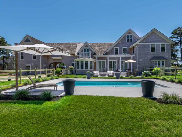 Cape Cod Home 994487