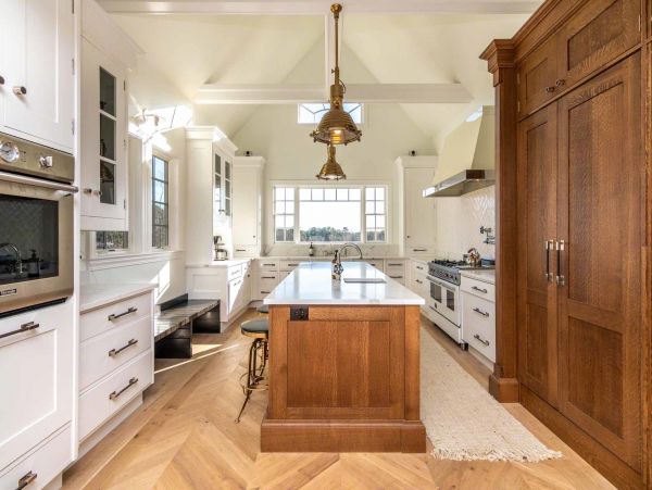 Cape Cod Home 994487