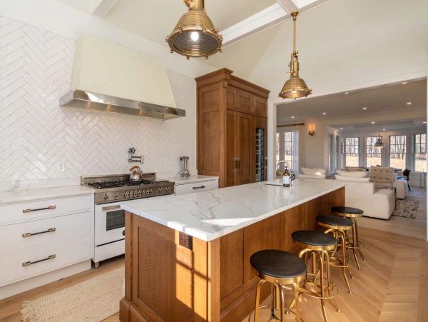 Cape Cod Home 994487