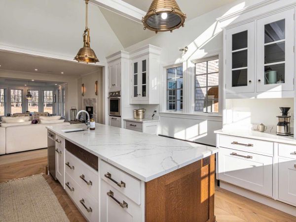 Cape Cod Home 994487