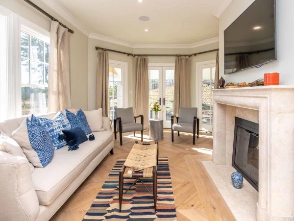 Cape Cod Home 994487