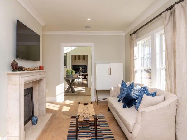Cape Cod Home 994487