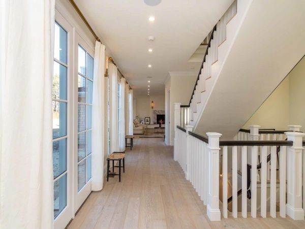 Cape Cod Home 994487