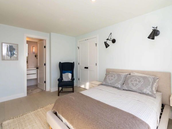 Cape Cod Home 994487