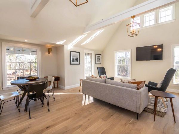 Cape Cod Home 994487