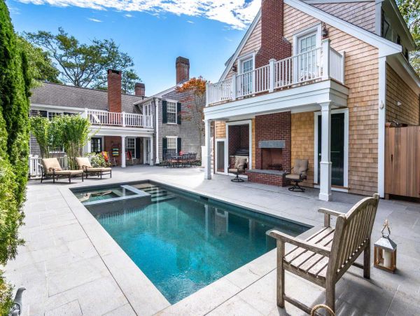 Cape Cod Home 994488