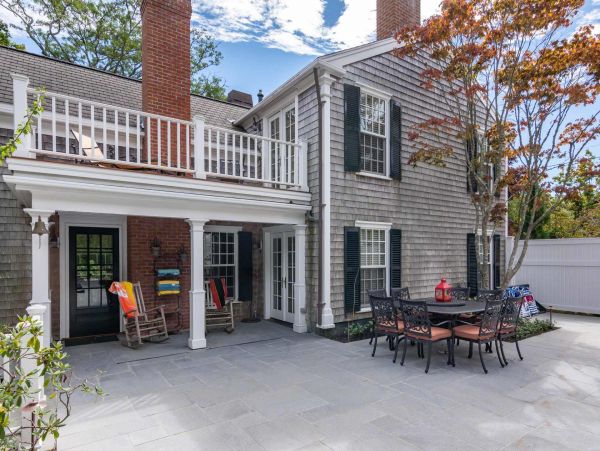 Cape Cod Home 994488