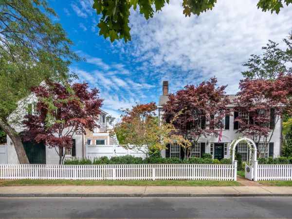 Cape Cod Home 994488