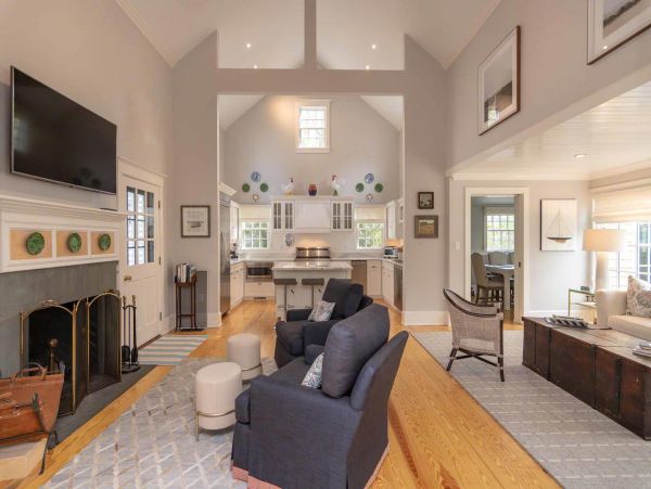Cape Cod Home 994488