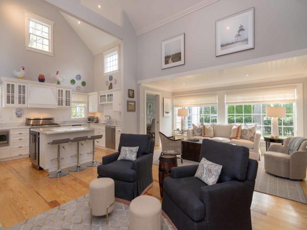 Cape Cod Home 994488