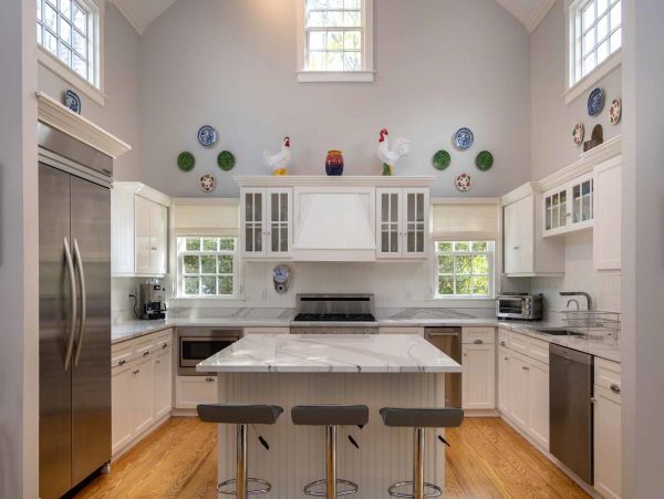 Cape Cod Home 994488