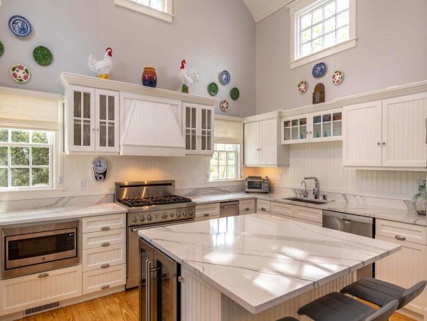 Cape Cod Home 994488
