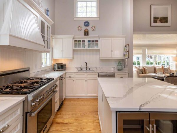 Cape Cod Home 994488