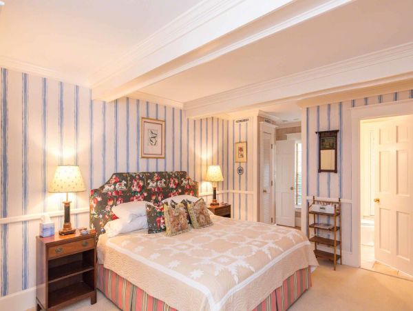 Cape Cod Home 994488