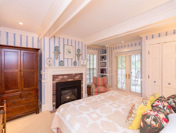 Cape Cod Home 994488