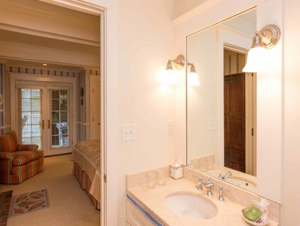 Cape Cod Home 994488