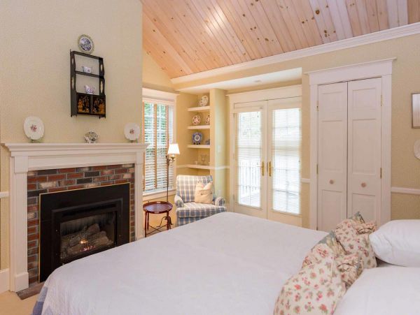 Cape Cod Home 994488