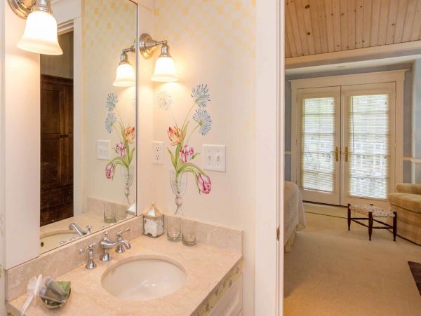 Cape Cod Home 994488