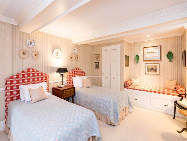 Cape Cod Home 994488