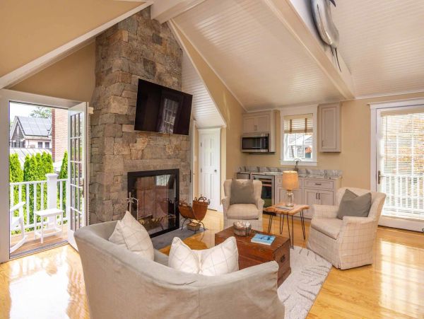 Cape Cod Home 994488