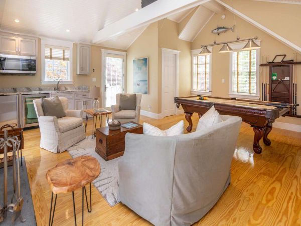 Cape Cod Home 994488