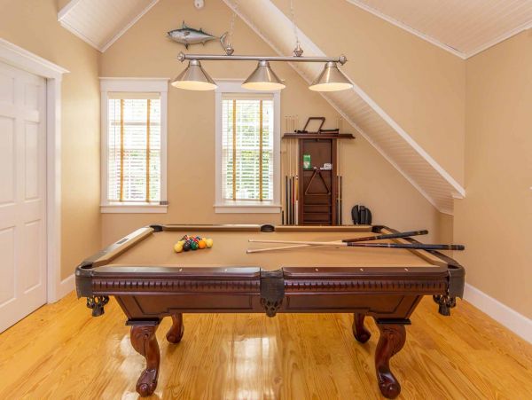 Cape Cod Home 994488
