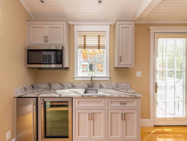 Cape Cod Home 994488
