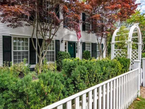 Cape Cod Home 994488