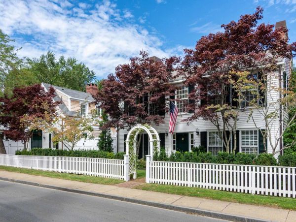 Cape Cod Home 994488