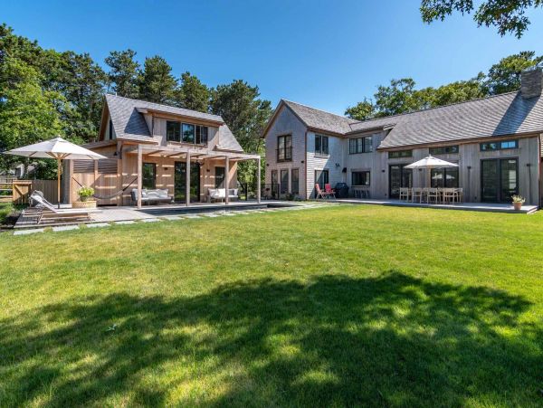 Cape Cod Home 994489