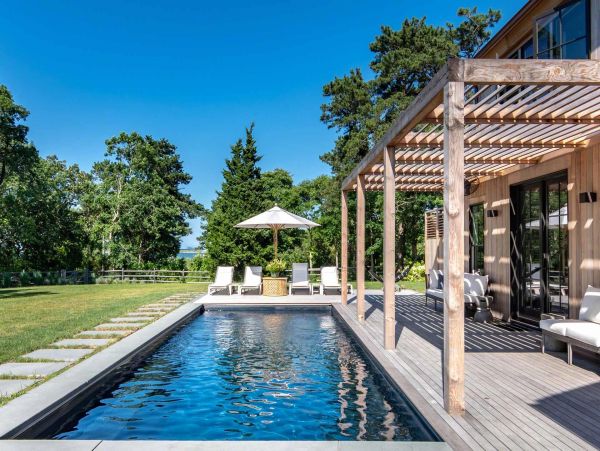 Cape Cod Home 994489