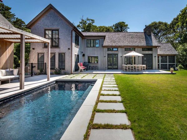 Cape Cod Home 994489