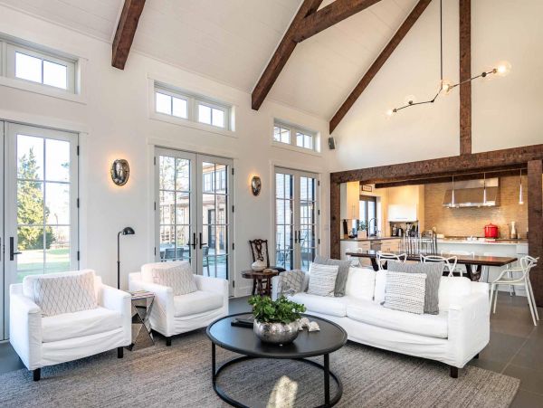 Cape Cod Home 994489