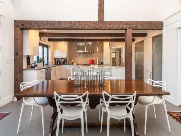 Cape Cod Home 994489