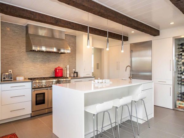 Cape Cod Home 994489