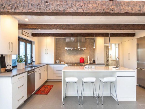 Cape Cod Home 994489