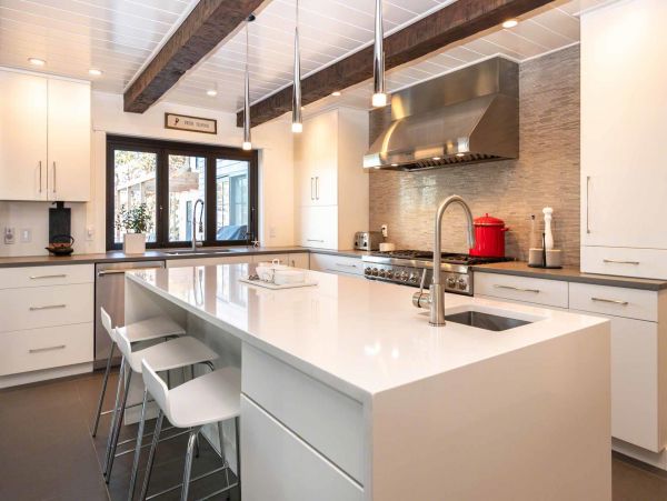 Cape Cod Home 994489
