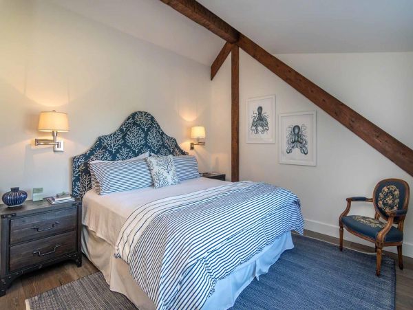 Cape Cod Home 994489