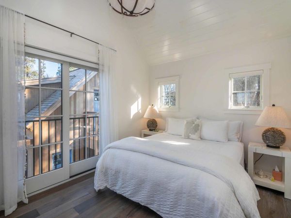 Cape Cod Home 994489