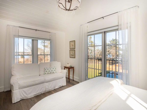 Cape Cod Home 994489
