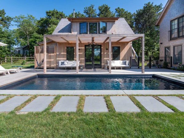 Cape Cod Home 994489