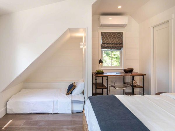 Cape Cod Home 994489