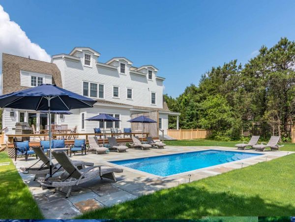 Cape Cod Home 994490