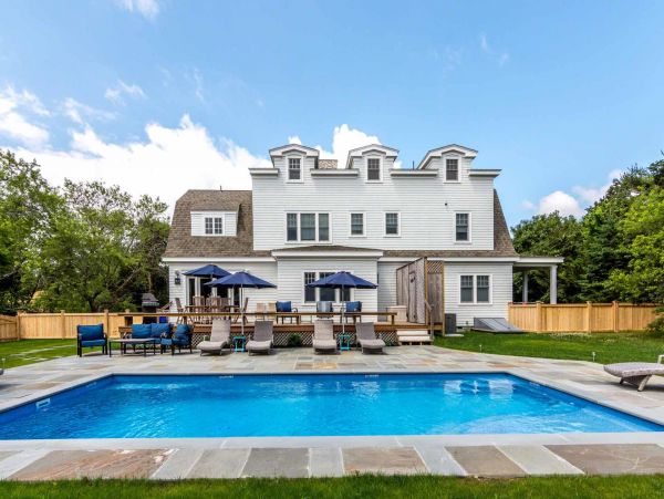 Cape Cod Home 994490