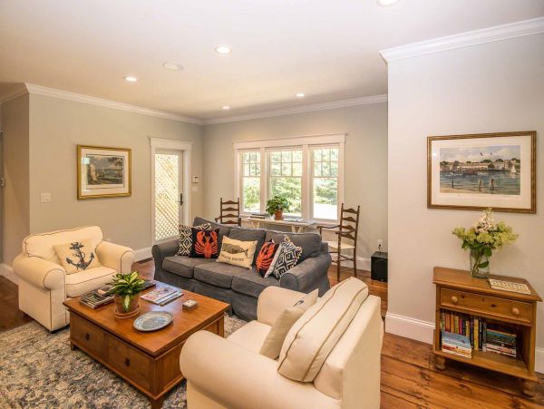 Cape Cod Home 994490