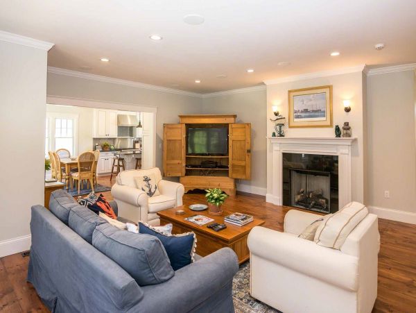 Cape Cod Home 994490