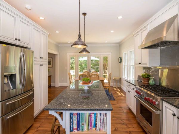 Cape Cod Home 994490