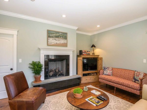 Cape Cod Home 994490