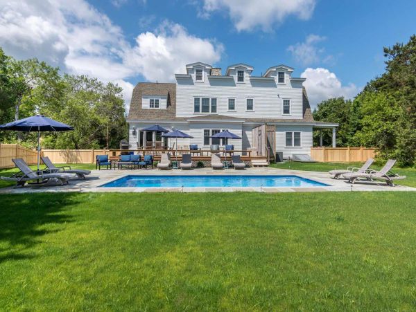 Cape Cod Home 994490