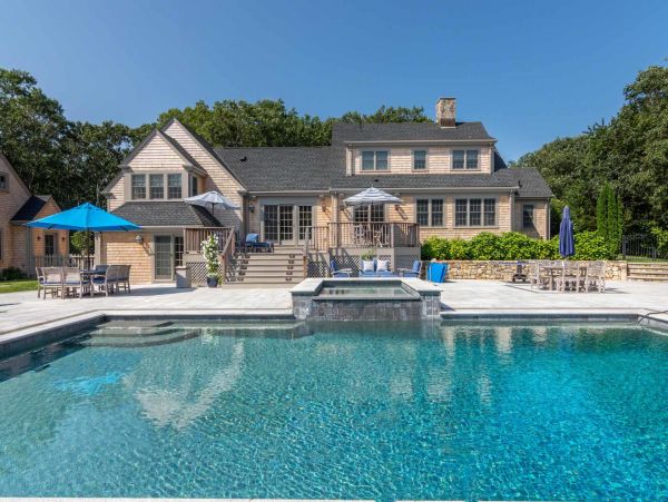 Cape Cod Home 994491